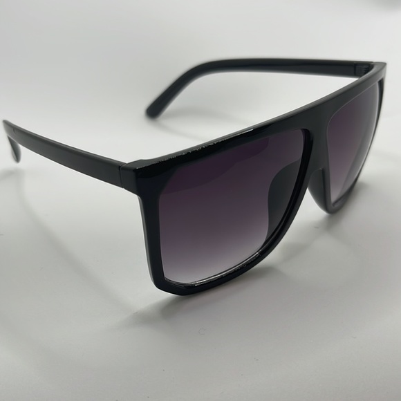 Oversized Sunglasses - Picture 2 of 2